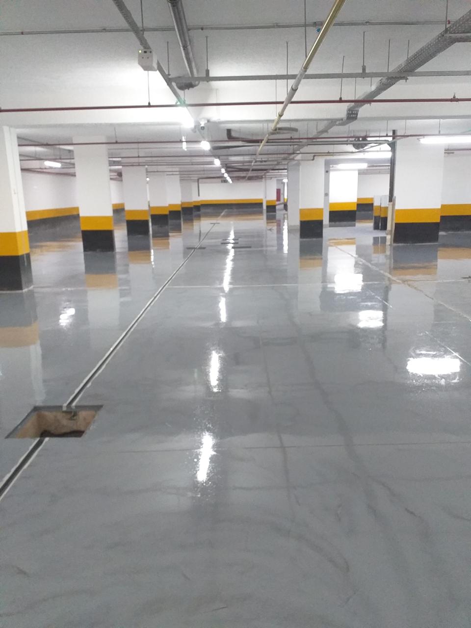 Piso epóxi de alta resistência