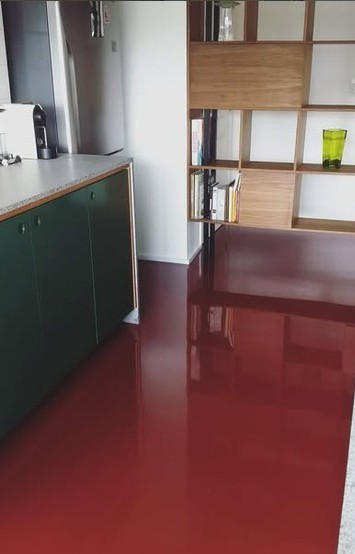 Aplicação de piso epóxi em ambiente industrial